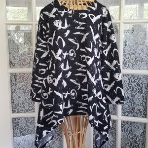 Urban Black & White Abstract Top by Gizel Sz L/XL